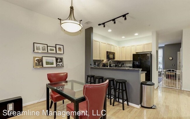 Building Photo - 2 br, 2.5 bath House - 343 Cedar St NW #105