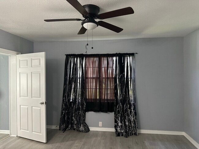 Foto del edificio - 5636 Kennedy Hills Dr