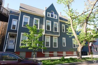 Building Photo - 1111 W Roscoe St