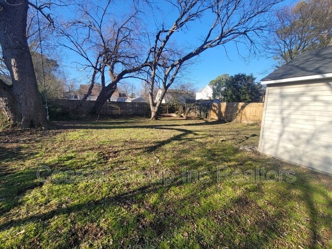 Building Photo - 1364 Jenifer St