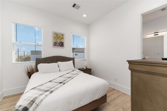 Building Photo - 3410 Baer St