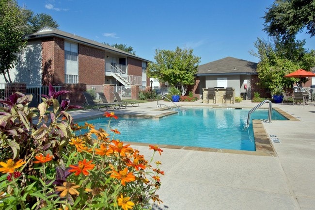 Building Photo - Crestbrook Apartments
