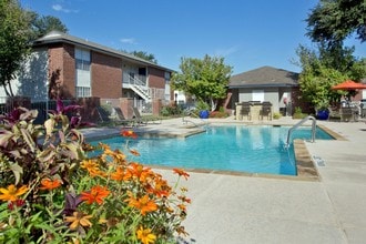 Building Photo - Crestbrook Apartments