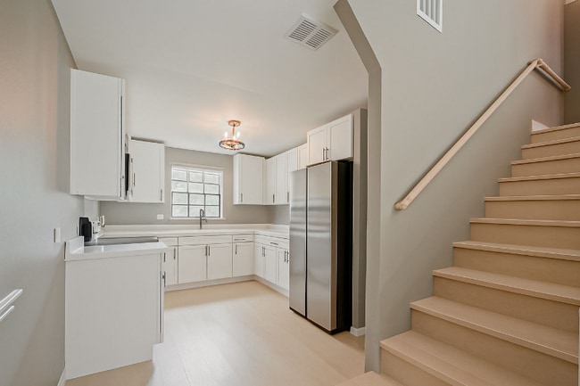 Building Photo - 512 Mason Ave