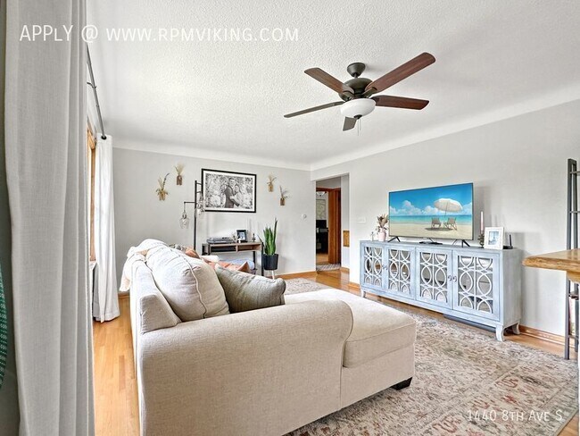 Building Photo - 3br 1ba 2cg ~ Security Deposit Free Altern...