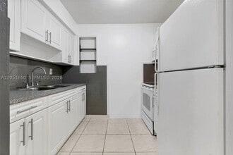 Building Photo - 670 NE 130th St