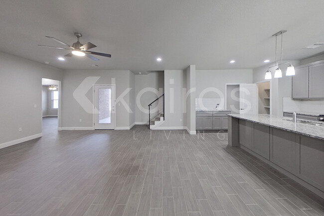 Building Photo - 2802 Destin Ave