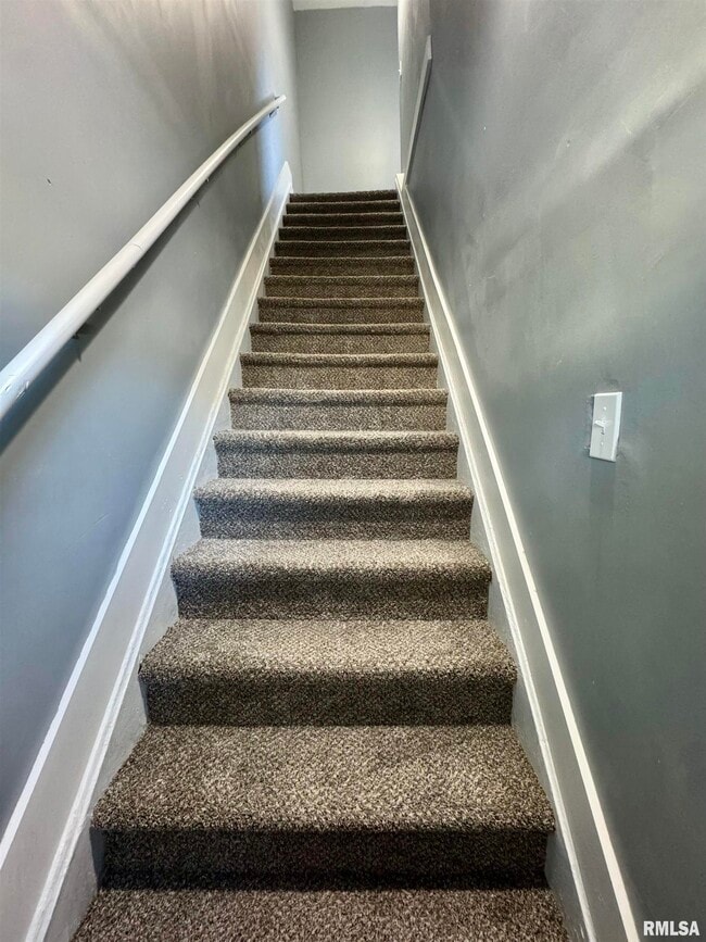 Foto del edificio - 627 N Division St