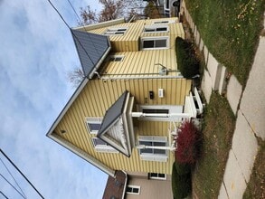 Building Photo - 905 S 21st St