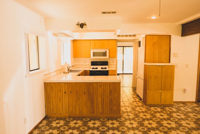 Custom cabinitry - 3319 Old Topanga Canyon Rd