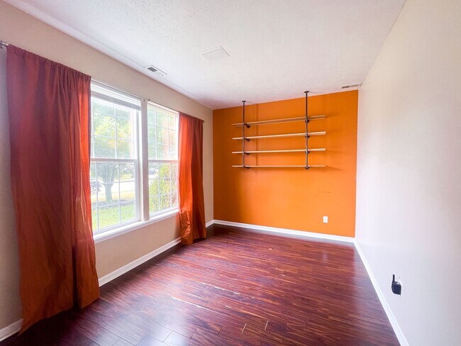 Foto del edificio - 10640 Northern Dancer Dr