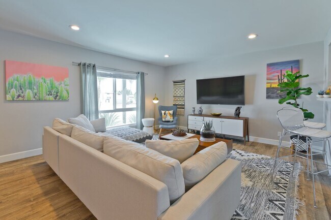 Foto del edificio - Modern home w Private Pool, Spa, Pets Welc...