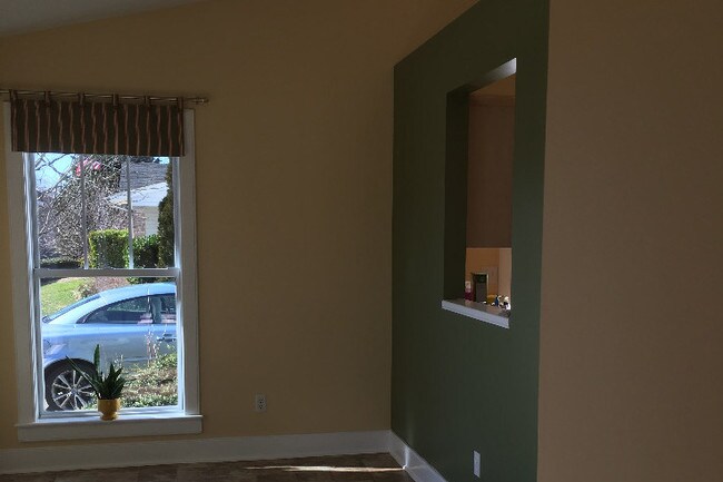 Encantadora Comedor con luz natural con vista al sur - 3 Rosemont Ct