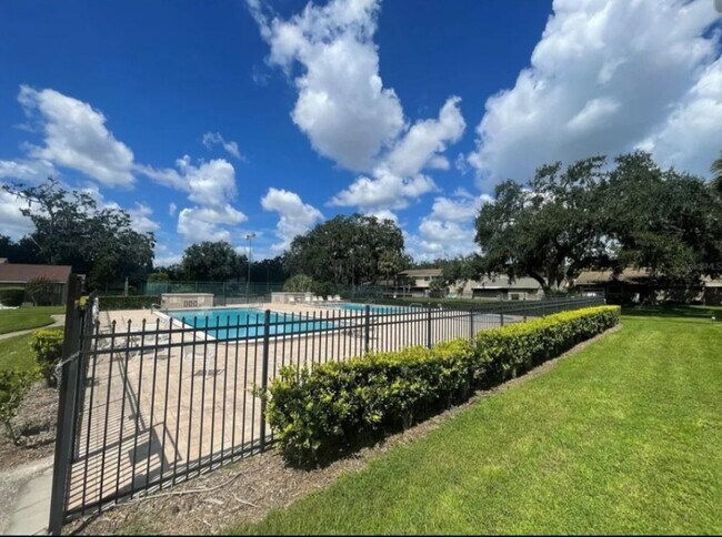 Foto del edificio - 8626 Cattail Dr