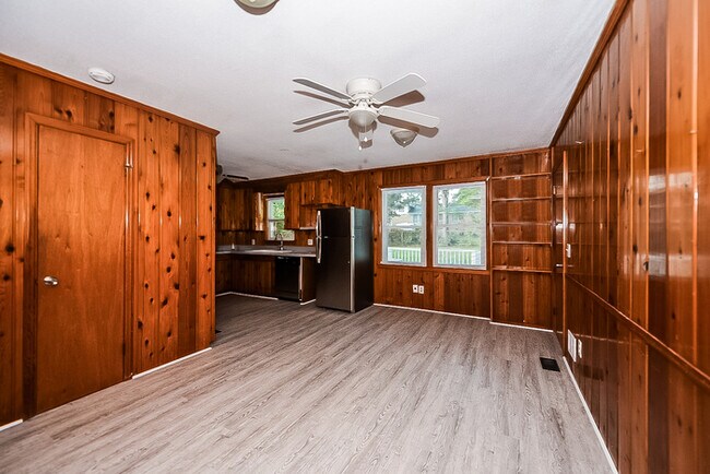 Building Photo - 21 Newport Dr