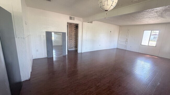 Building Photo - 901 S Roosevelt St