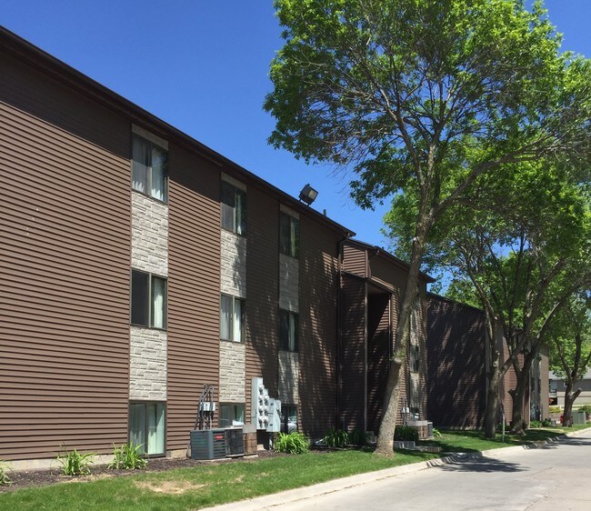 Parkside Manor Apartments 612 12th Ave Coralville, IA