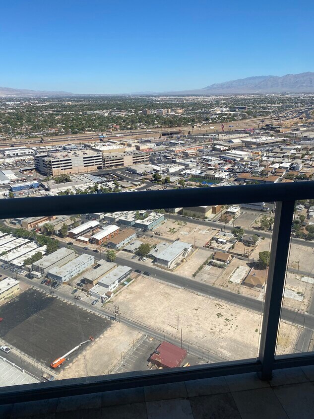 Foto del edificio - 200 W Sahara Ave