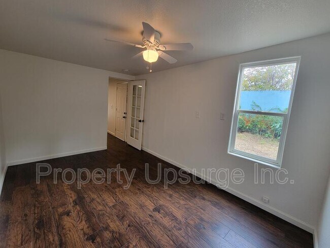 Foto del edificio - 213 E 15th St