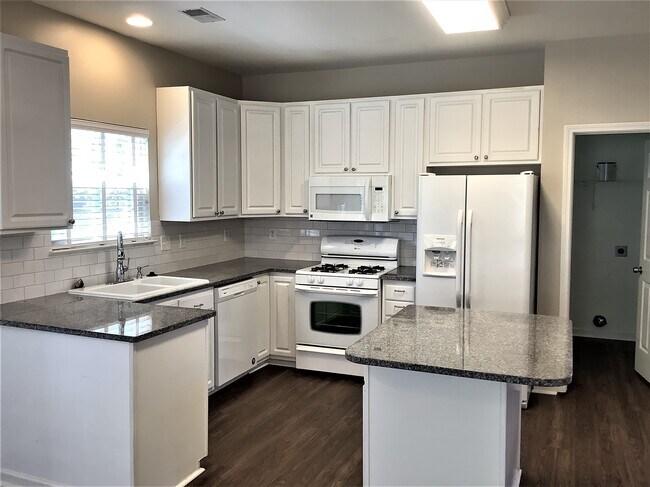 Foto del edificio - 818 Laurel Meadows Pkwy