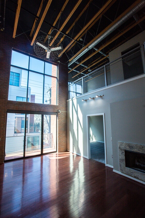 Primary Photo - 111 N Main St