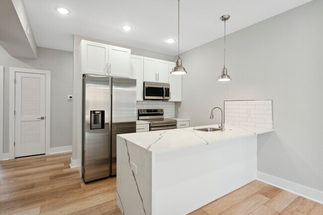 Building Photo - 2120 Berges St