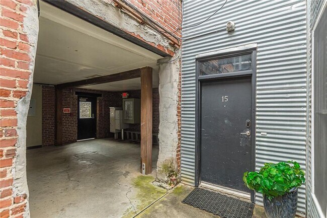 Foto del edificio - 320 Peters St SW