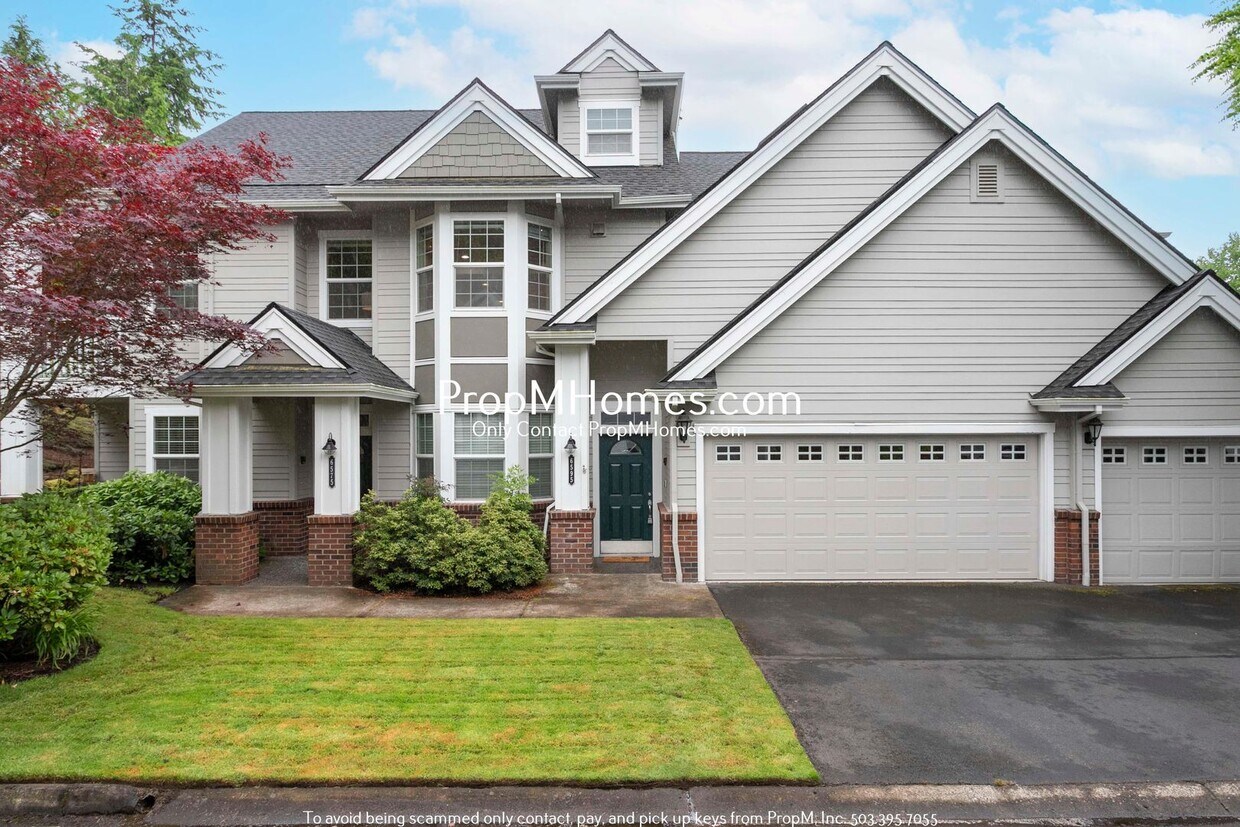 Primary Photo - Luxury 3 Bedroom Townhome in West Linn!