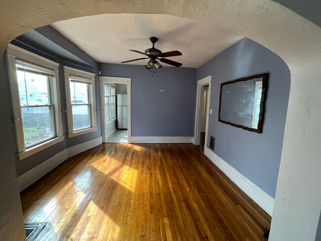 Foto del edificio - 1304 W 114th St