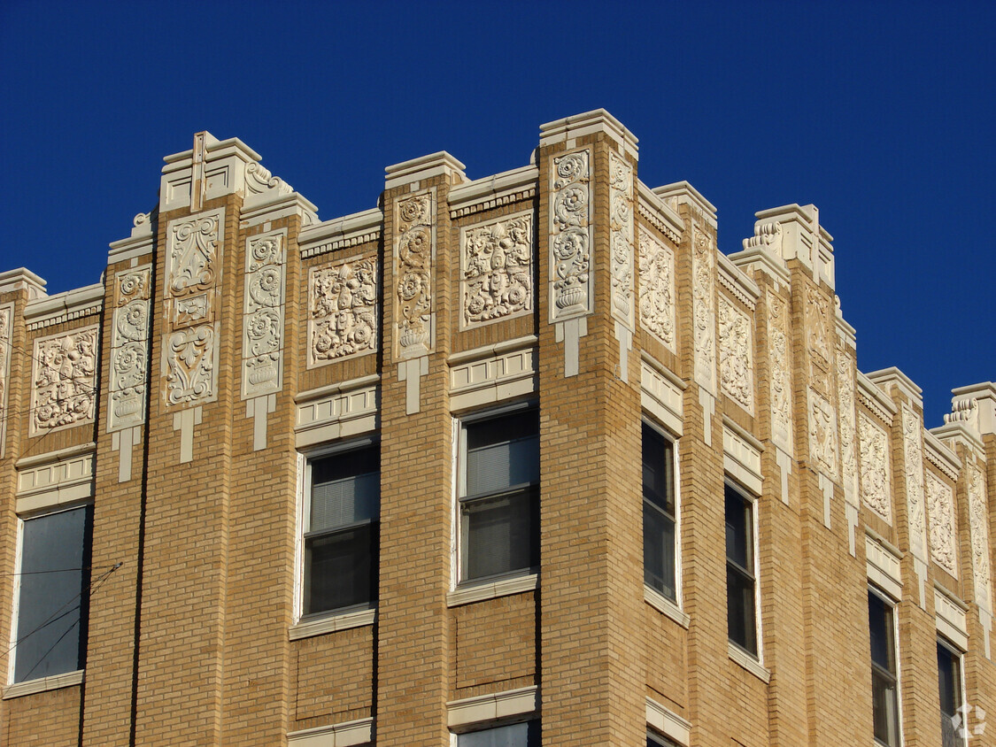 Detail of the facade above the top floor - Equity Plaza Apartments