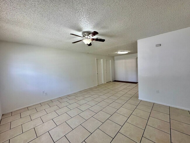 Foto del edificio - Charming 3-Bedroom Home in Apopka!
