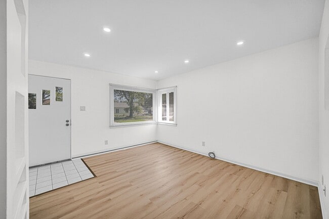 Building Photo - 3 Bedroom 1 Bathroom House for Rent!