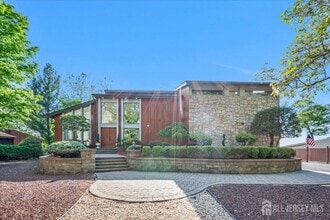 Building Photo - 950 Sunset Ridge