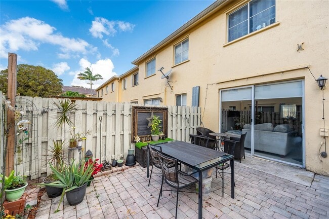 Foto del edificio - 6940 NW 177th St