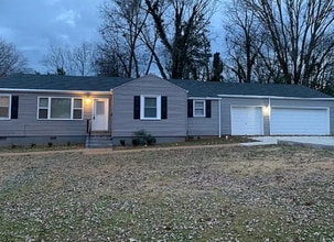 Building Photo - 809 Fairway Dr NW