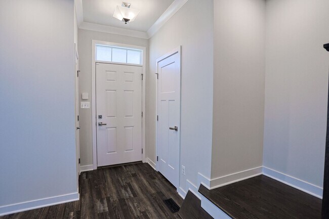 Foto del edificio - Welcome home to this move-in ready end uni...