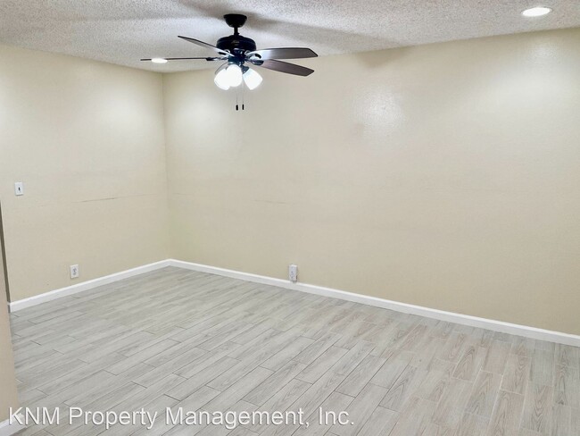 Building Photo - 2 br, 1.5 bath House - 465 E. 234th Wlk