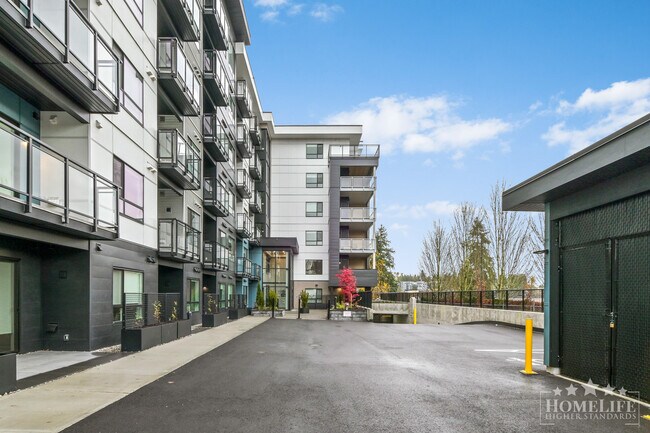 Photo du bâtiment - Outstanding Brand-New Top-Floor Unit | 2 Bed, 2 Bath