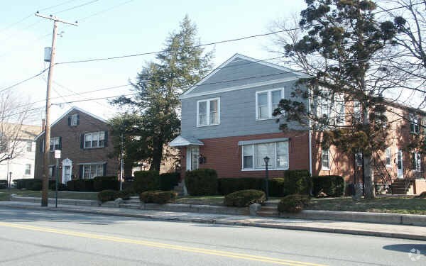 Primary Photo - 808 Main St