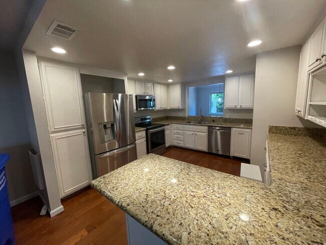 Building Photo - 6543 Paseo Adelante