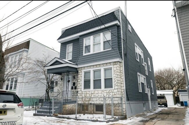 Outside View - 490 S 20th St