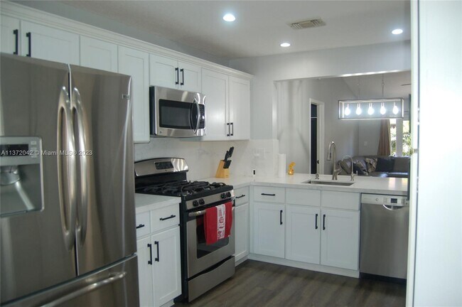 Building Photo - 13415 SW 113th Ct