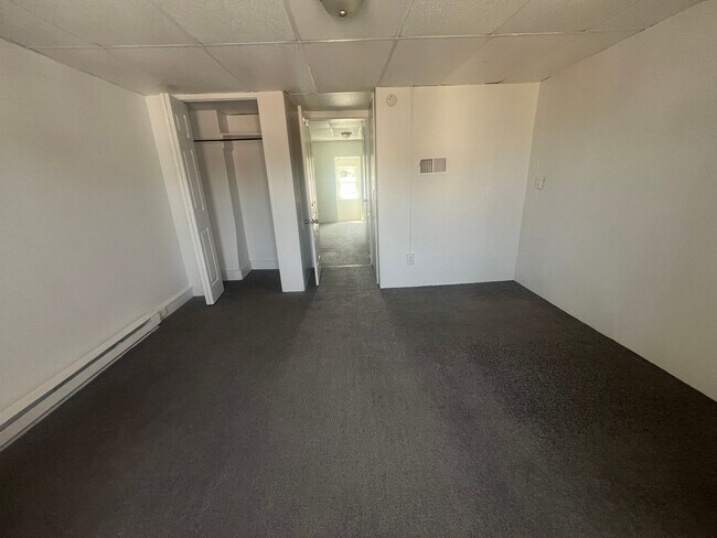 Foto del edificio - 640 W Market St