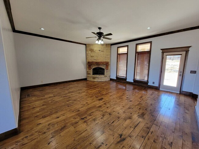 Foto del edificio - Beautiful 4 Bedroom 3.5 Bathroom Home + Bonus Room + Office