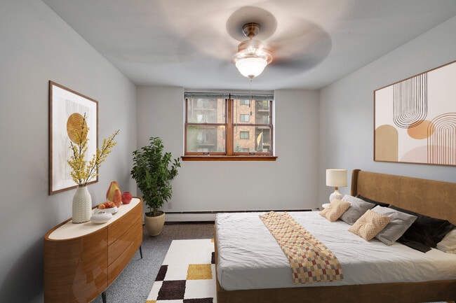 Building Photo - Bryant Manor