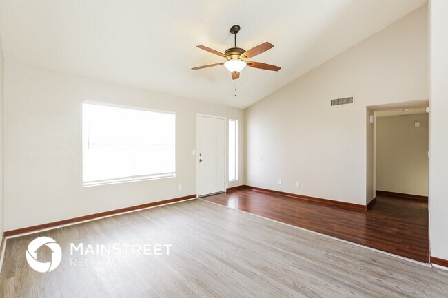 Foto del edificio - 1202 E Topeka Dr