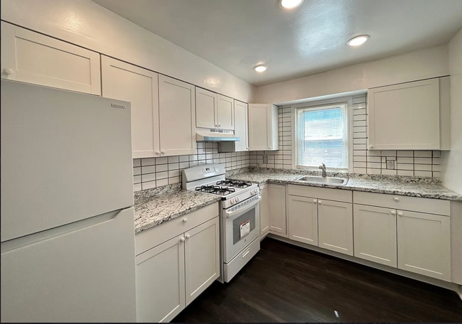 Cocina - 353 N Grove St