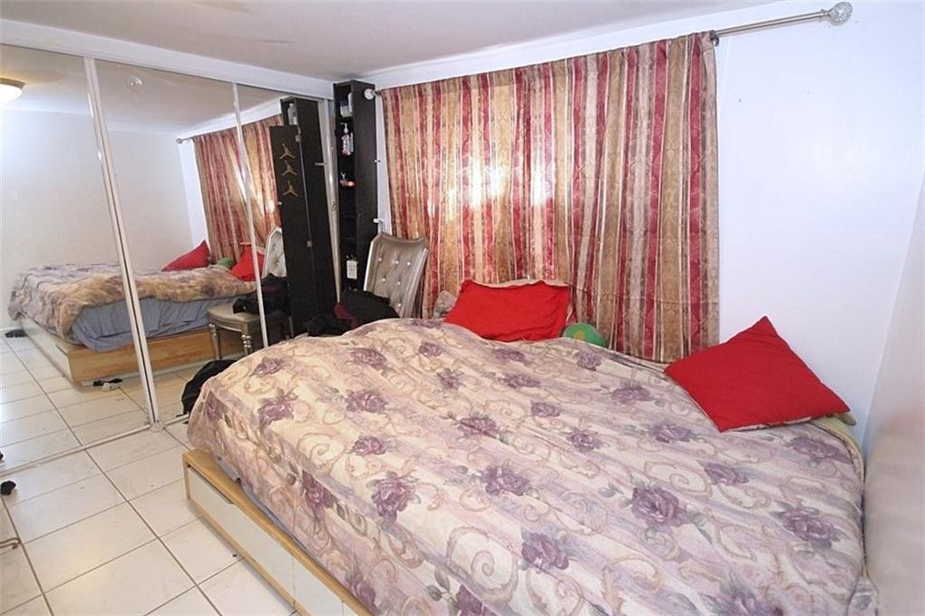 Foto del edificio - 162 Bay 49th St