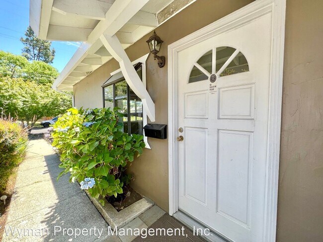 Building Photo - 3 br, 2 bath House - 1584 Yellowstone Street