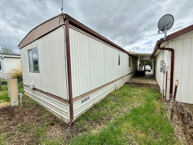 Building Photo - 2414 Empire Dr